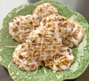 Read more about the article Glazed Cranberry Pistachio Cookies